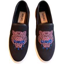 Giày Slip On Nữ Embroidered Tiger Màu Đen