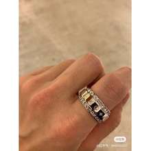 Nhẫn LV Trung Quốc Nhẫn Catch Ring khắc chữ LV và hoa chữ lồng chứng kiến  tay nghề thủ công tinh xảo của Louis VuittonPha lê rực rỡ được nhúng  trong một
