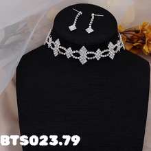 Bộ Chocker Đính Đá Kèm Bông Tai