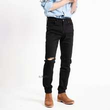 Quần Jeans Nam Rách Gối Màu Đen Dáng