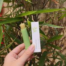 Son dưỡng môi từ trà xanh Innisfree green