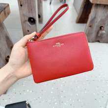 Ví cầm tay Corner Zip Wristlet Nhiều Màu