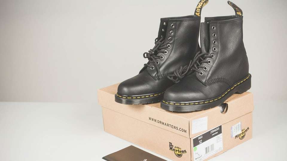 giay Dr. Martens 1460 Smooth Leather Lace Up Boots