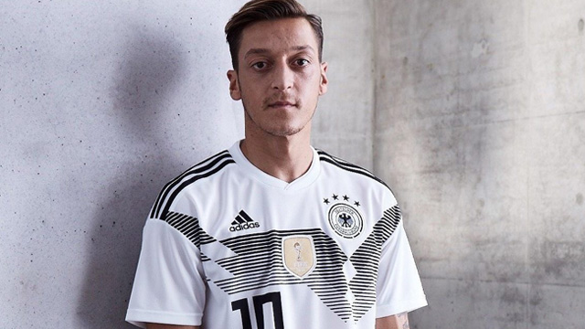 Áo cầu thủ Mesut Ozil số 10