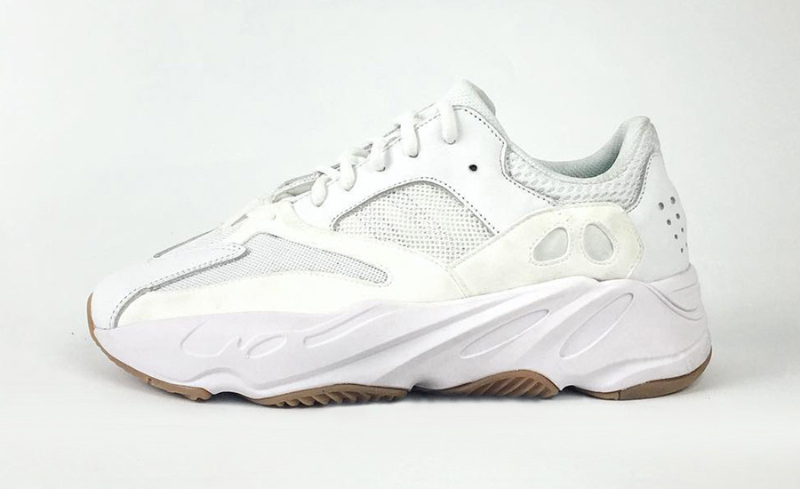 Yeezy 700 Wave Runners trắng